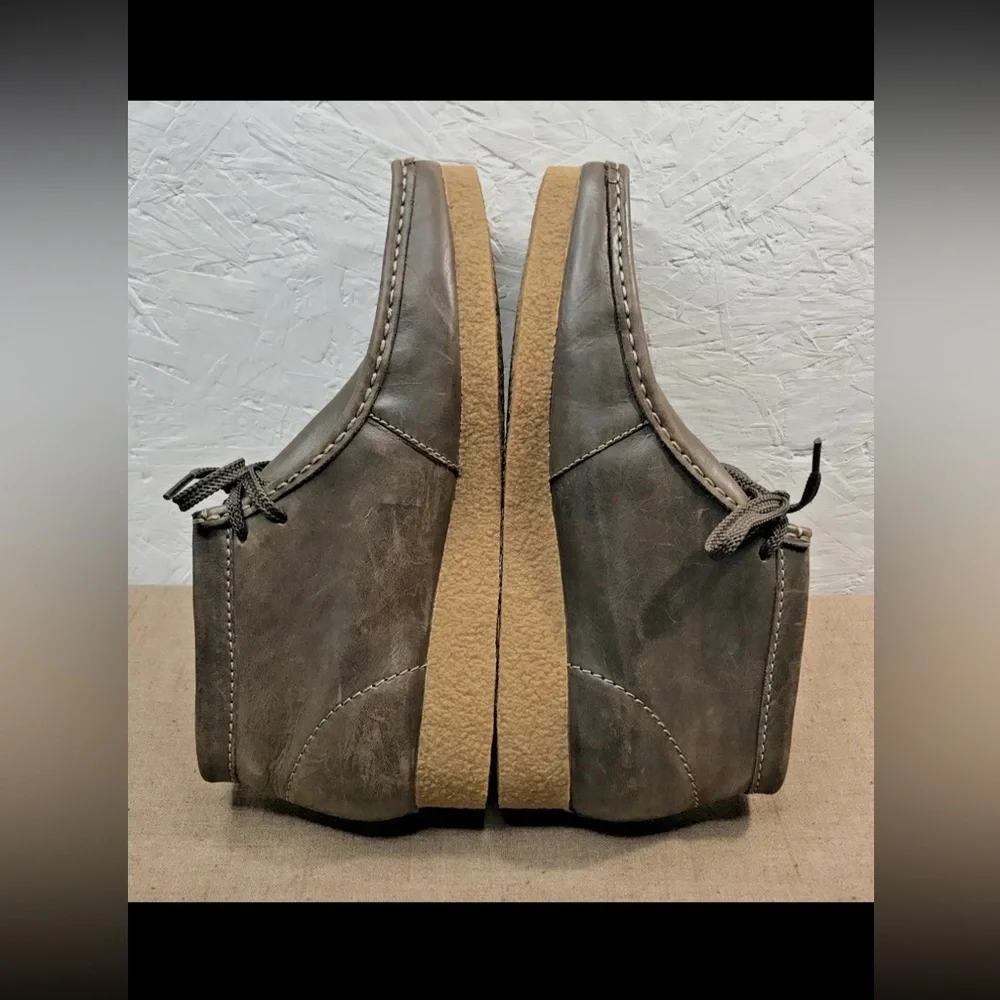 Clarks Shacre Men's Chukka Boots 2-Eye Brown Leather w/ Crepe Soles Size 10.5M